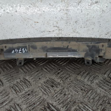 Feu arriere stop central PEUGEOT 3008 1