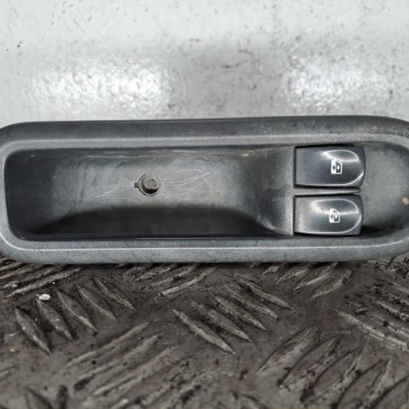 Interrupteur de leve vitre avant gauche RENAULT CLIO 3