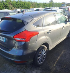 Malle/Hayon arriere FORD FOCUS 3 Photo n°6