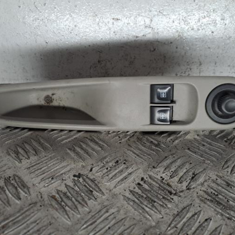 Interrupteur de leve vitre avant gauche RENAULT ZOE 1