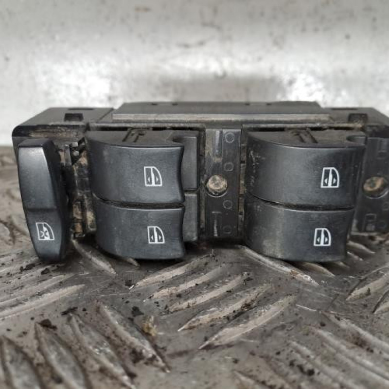 Interrupteur de leve vitre avant gauche RENAULT KOLEOS 1