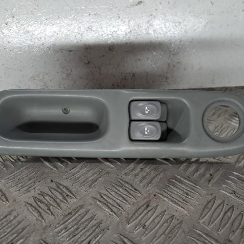 Interrupteur de leve vitre avant gauche RENAULT TWINGO 1