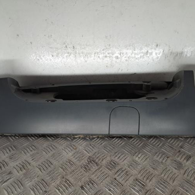 Enjoliveur de feu arriere gauche RENAULT TRAFIC 2