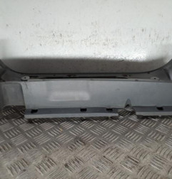 Enjoliveur de feu arriere gauche RENAULT TRAFIC 2