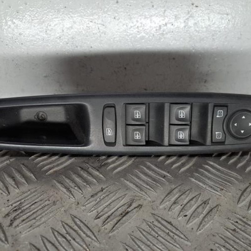 Interrupteur de leve vitre avant gauche RENAULT SCENIC 3