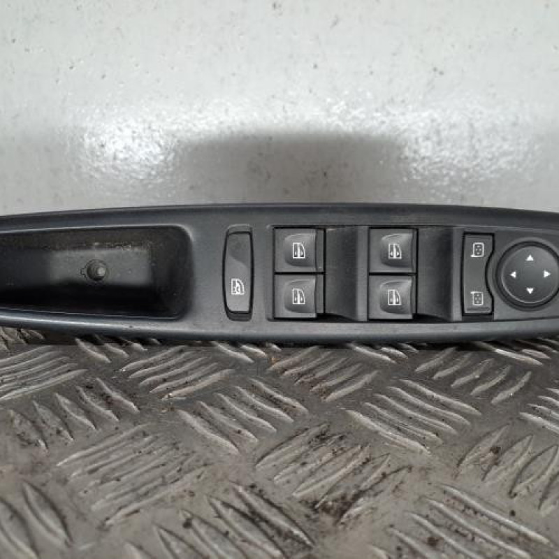 Interrupteur de leve vitre avant gauche RENAULT MEGANE 3
