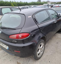 Feu arriere principal gauche (feux) ALFA ROMEO 147 Photo n°8