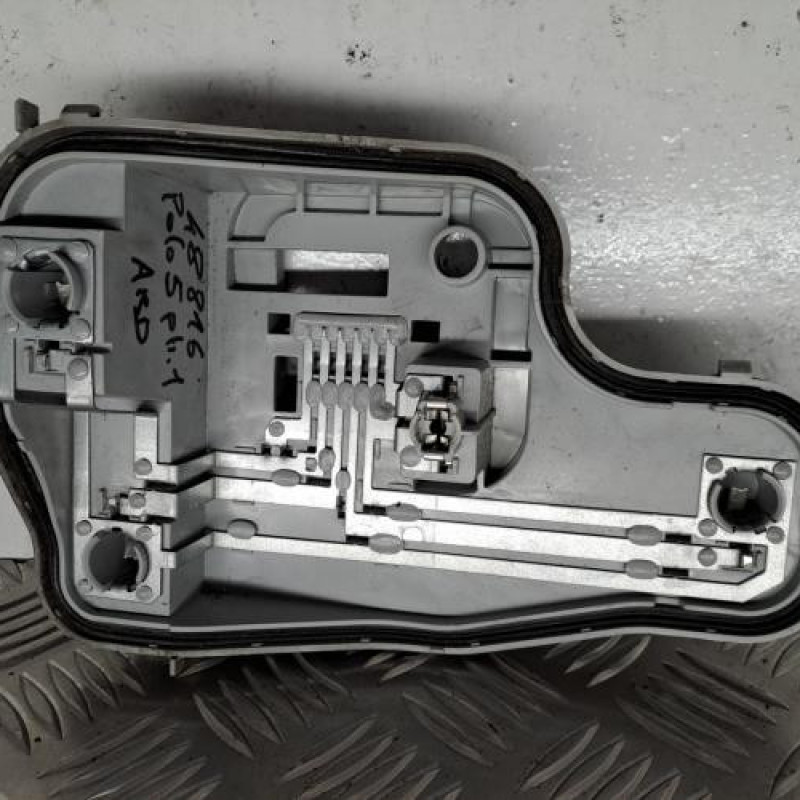 Platine feu arriere droit VOLKSWAGEN POLO 5