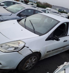 Anti brouillard arriere gauche RENAULT CLIO 3 Photo n°4