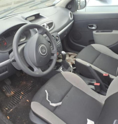 Anti brouillard arriere gauche RENAULT CLIO 3 Photo n°8