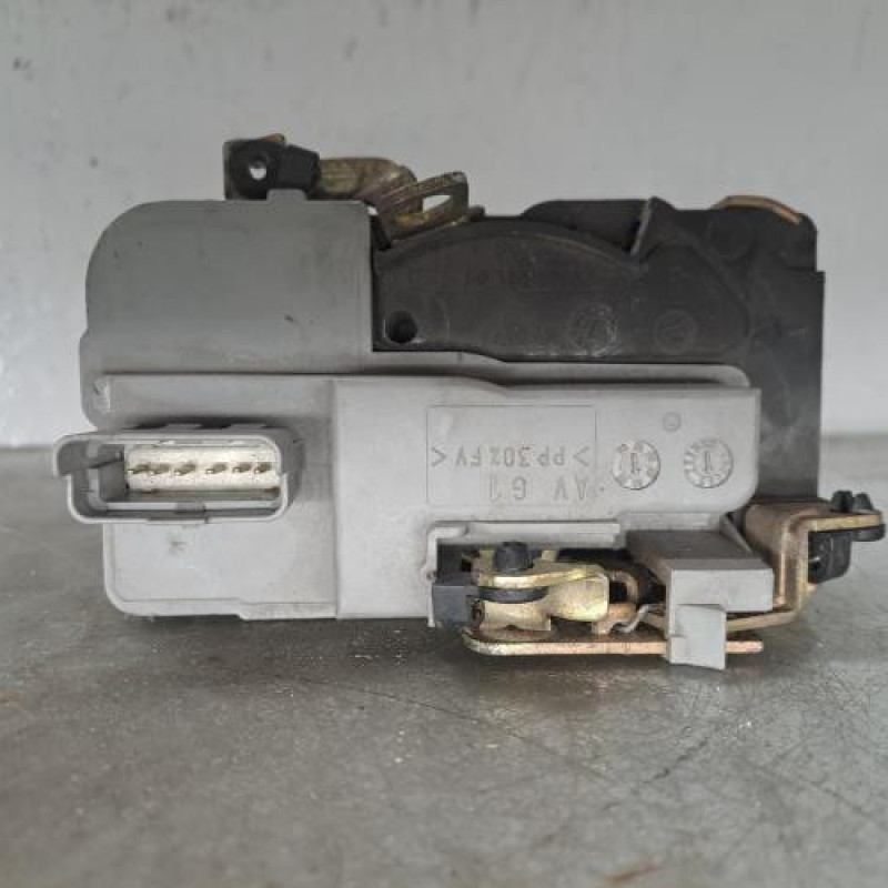 Serrure avant gauche PEUGEOT 206