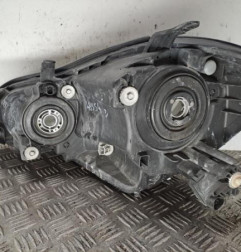 Optique avant principal droit (feux)(phare) TOYOTA AVENSIS VERSO Photo n°3