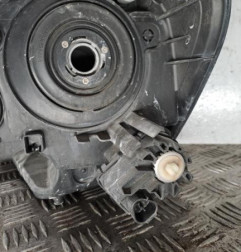 Optique avant principal droit (feux)(phare) TOYOTA AVENSIS VERSO Photo n°4