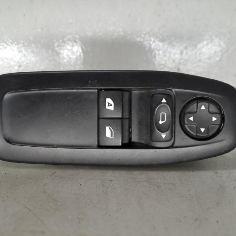 Interrupteur de leve vitre avant gauche PEUGEOT 208 1