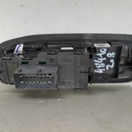 Interrupteur de leve vitre avant gauche PEUGEOT 208 1