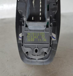 Interrupteur de leve vitre avant gauche PEUGEOT 208 1 Photo n°4