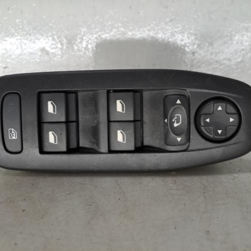 Interrupteur de leve vitre avant gauche PEUGEOT 208 1