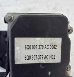 Bloc ABS (freins anti-blocage) VOLKSWAGEN POLO 4 Photo n°3