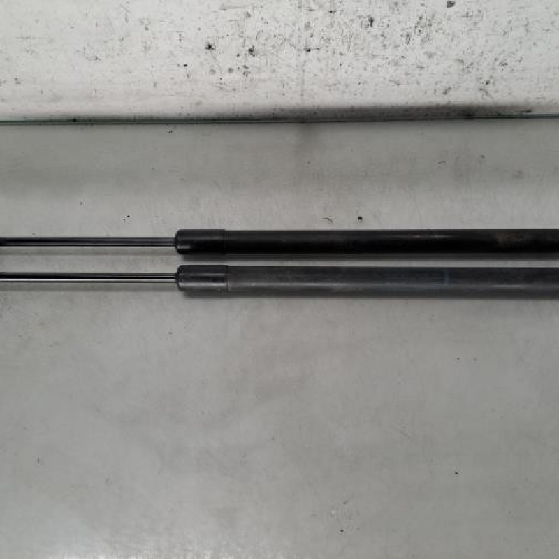 Verin de coffre VOLKSWAGEN TOURAN 1