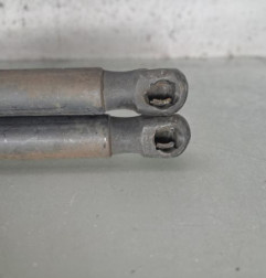 Verin de coffre VOLKSWAGEN TOURAN 1 Photo n°3