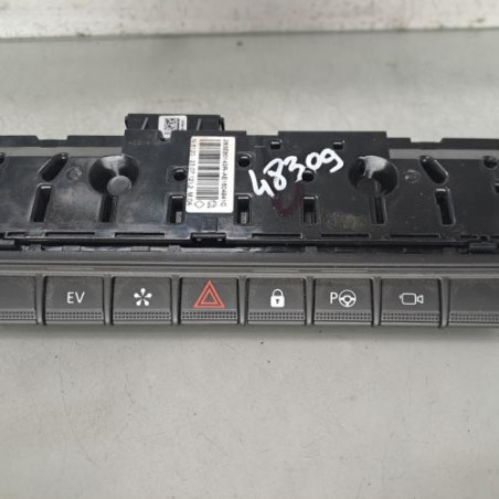 Bouton de warning RENAULT CAPTUR 2 Photo n°1