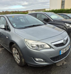 Compresseur clim OPEL ASTRA J Photo n°4