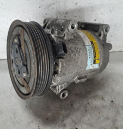 Compresseur clim RENAULT MEGANE 1 Photo n°1
