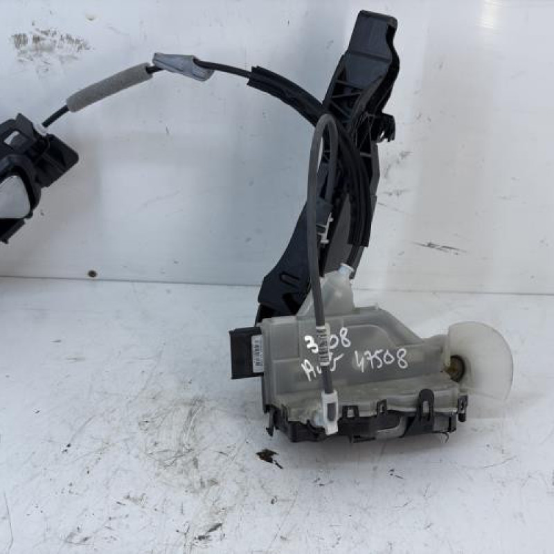 Serrure avant gauche PEUGEOT 3008 2