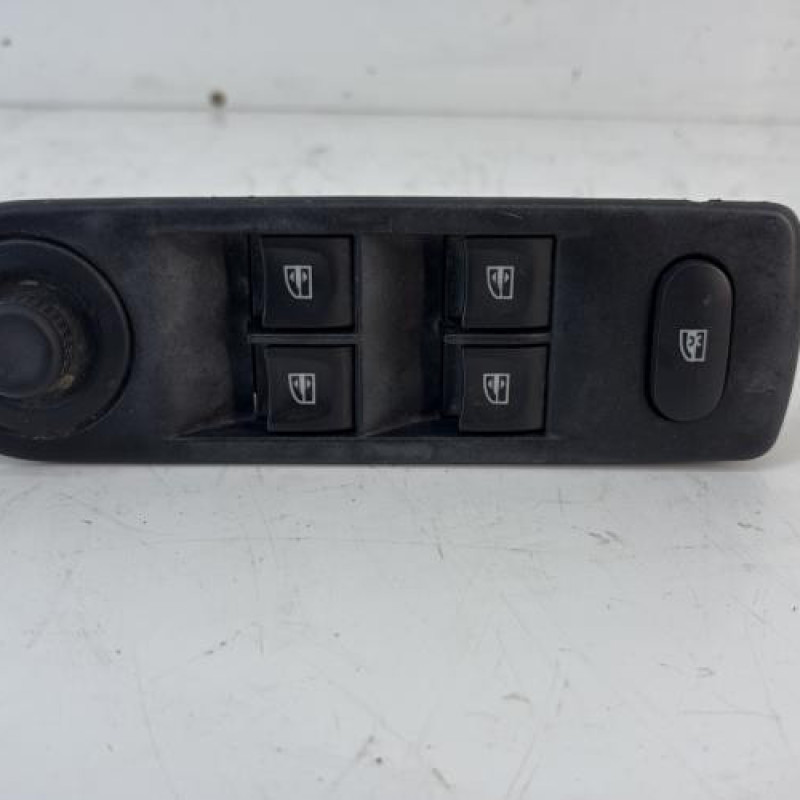 Interrupteur de leve vitre avant gauche RENAULT CAPTUR 1