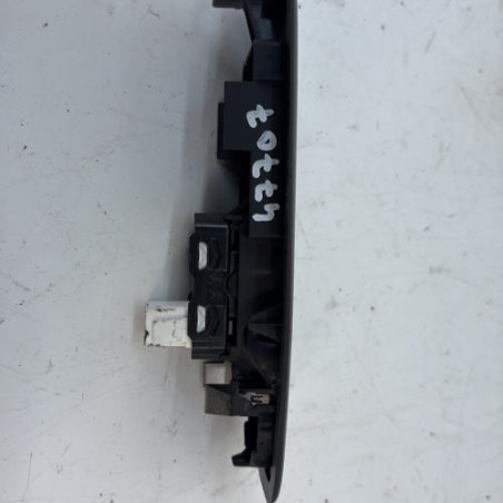 Interrupteur de leve vitre avant droit PEUGEOT 2008 1