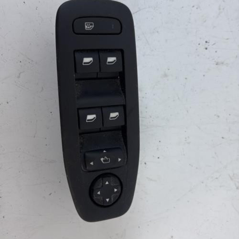 Interrupteur de leve vitre avant gauche PEUGEOT 2008 1