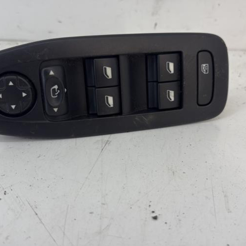 Interrupteur de leve vitre avant gauche PEUGEOT 2008 1