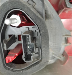 Feu arriere principal droit (feux) PEUGEOT 208 1 Photo n°4