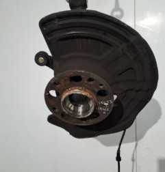 Fusee avant gauche MERCEDES CLASSE A 176 Photo n°1