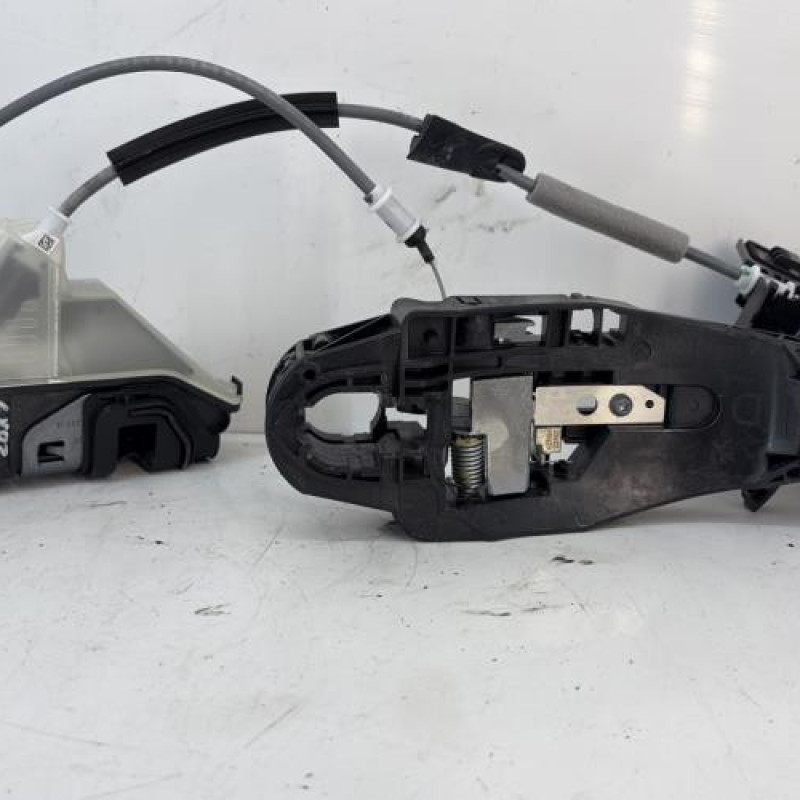 Serrure avant droit PEUGEOT 208 2