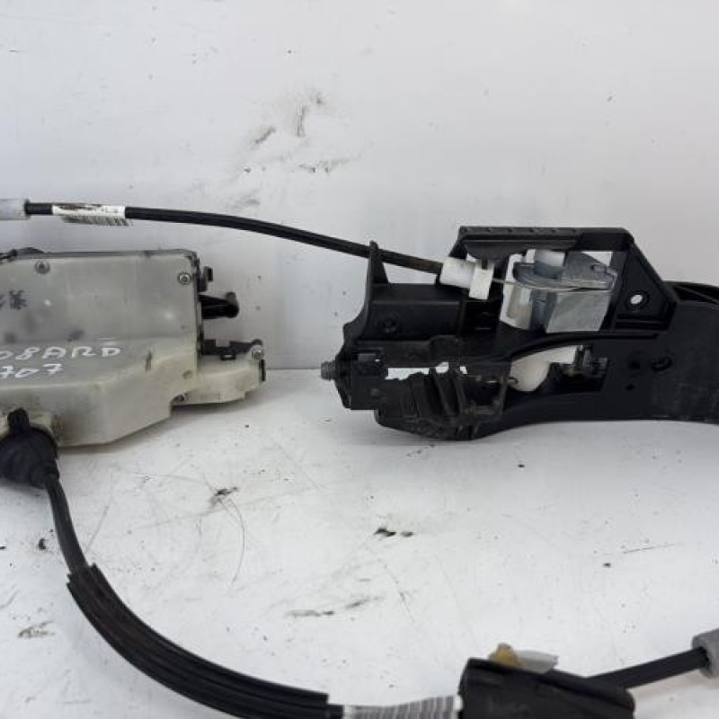 Serrure arriere droit PEUGEOT 2008 1