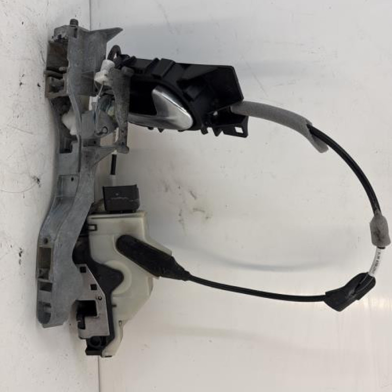 Serrure avant droit PEUGEOT 2008 1