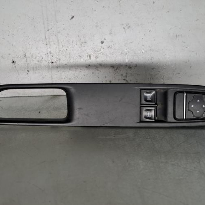 Interrupteur de leve vitre avant gauche RENAULT CLIO 4