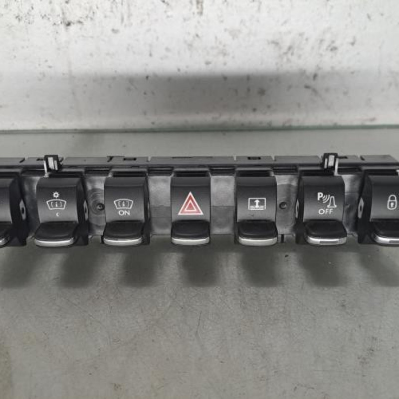 Bouton de warning PEUGEOT 3008 1