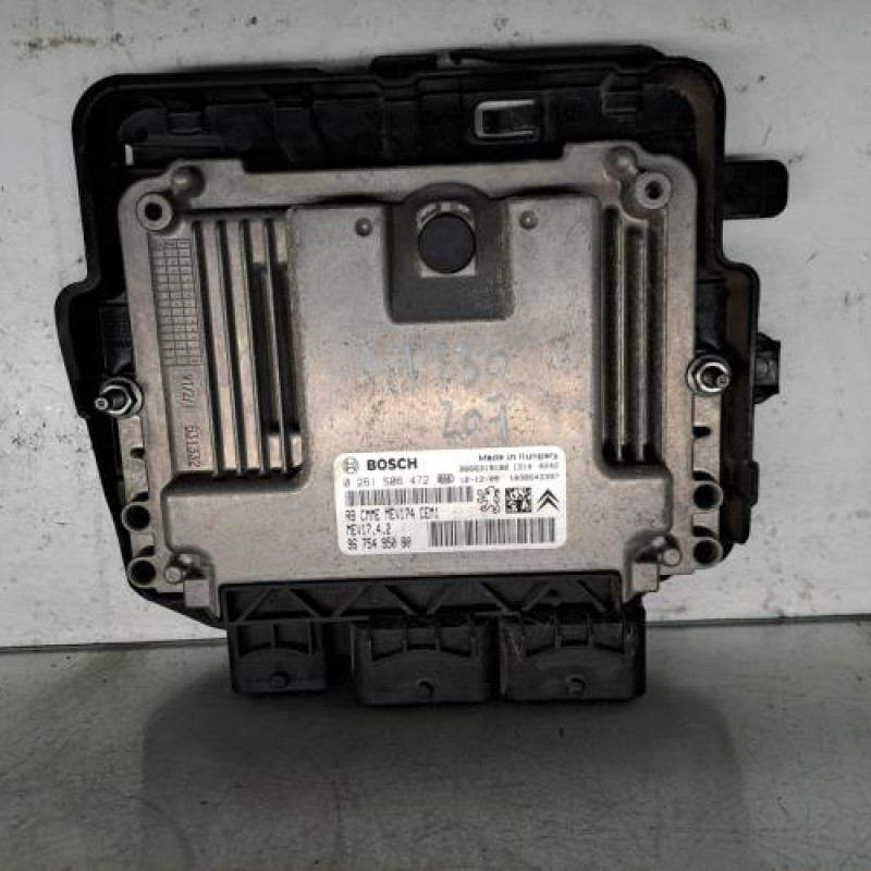 Calculateur moteur PEUGEOT 207