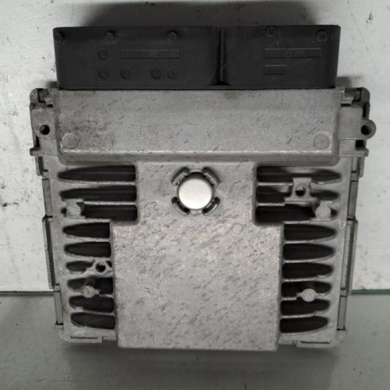 Calculateur moteur AUDI A1 1