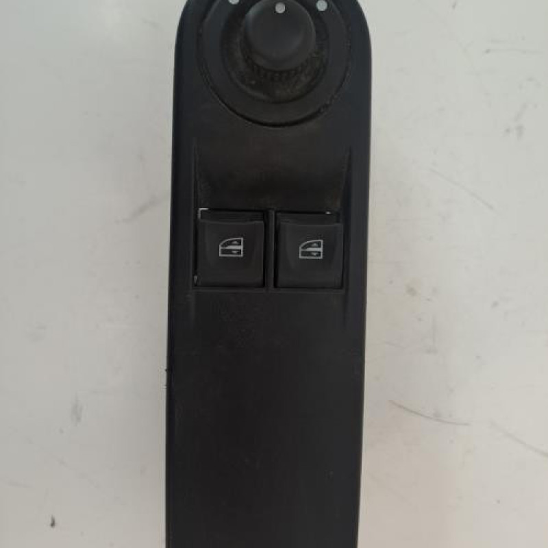 Interrupteur de leve vitre avant gauche RENAULT CLIO 4