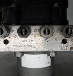 Bloc ABS (freins anti-blocage) CITROEN C3 3 Photo n°4