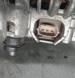 Alternateur MAZDA 5 1 Photo n°3