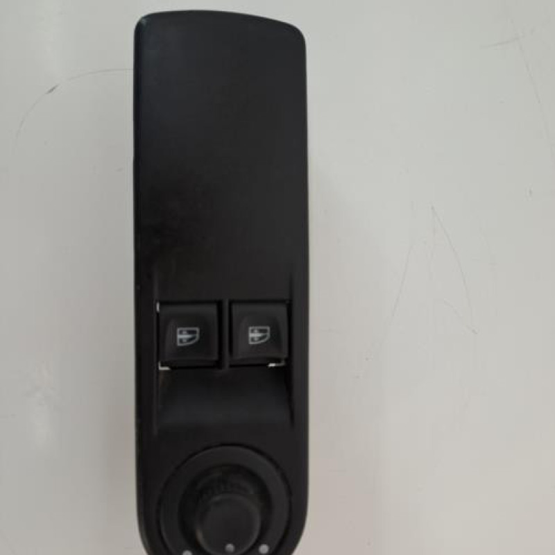 Interrupteur de leve vitre avant gauche RENAULT CLIO 4
