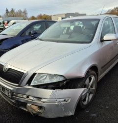 Compresseur clim SKODA OCTAVIA 2 Photo n°4