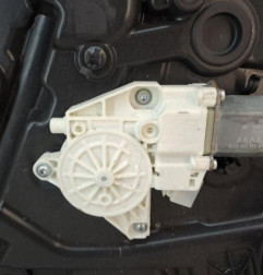 Leve vitre electrique avant gauche MERCEDES CLASSE A 176 Photo n°3