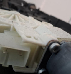 Leve vitre electrique avant gauche MERCEDES CLASSE A 176 Photo n°4