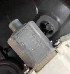 Leve vitre electrique avant gauche MERCEDES CLASSE A 176 Photo n°5