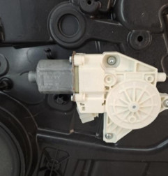 Leve vitre electrique avant droit MERCEDES CLASSE A 176 Photo n°3